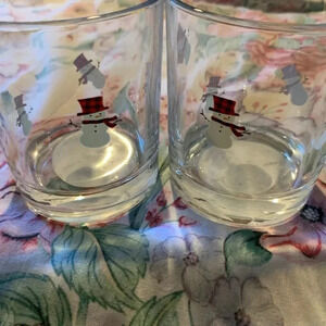 2 Snowman Glasses with snowman
